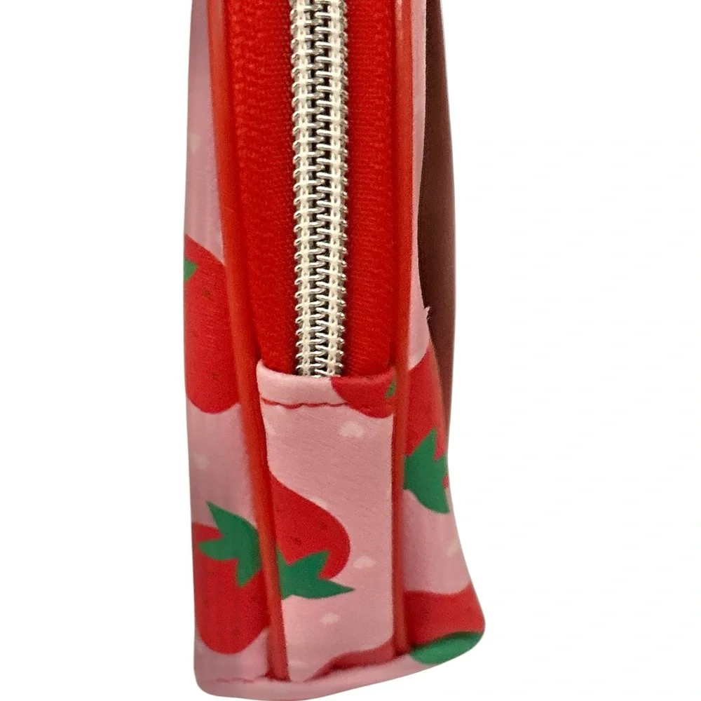 Strawberry Shortcake Cosmetic Brush Travel Set - Picture 8 of 8